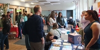 AUF IN DIE WELT Messe in Hamburg – Viel Interesse am Auslandsjahr (Stiftung Völkerverständigung) AUF IN DIE WELT Messe in Hamburg – Viel Interesse am Auslandsjahr (Stiftung Völkerverständigung)