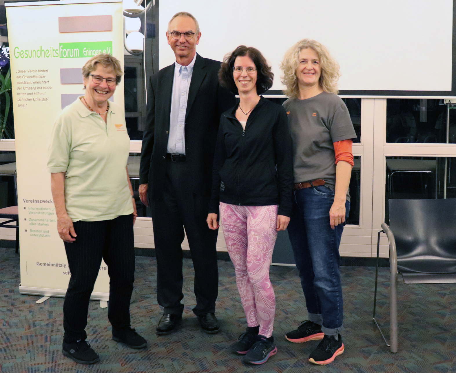 Informationsabend"Ist COPD und Atemnot behandelbar?" mitüber 40 interessierten Zuhörern (Die Bildrechte liegen bei dem Verfasser der Mitteilung.) Informationsabend"Ist COPD und Atemnot behandelbar?" mitüber 40 interessierten Zuhörern (Die Bildrechte liegen bei dem Verfasser der Mitteilung.)