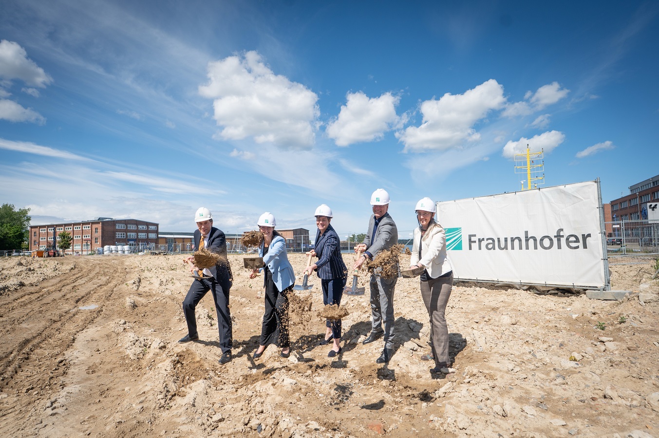 Der feierliche Spatenstich für den Fraunhofer IGD Neubau in Rostock (Copyright: Martin Börner) Der feierliche Spatenstich für den Fraunhofer IGD Neubau in Rostock (Copyright: Martin Börner)