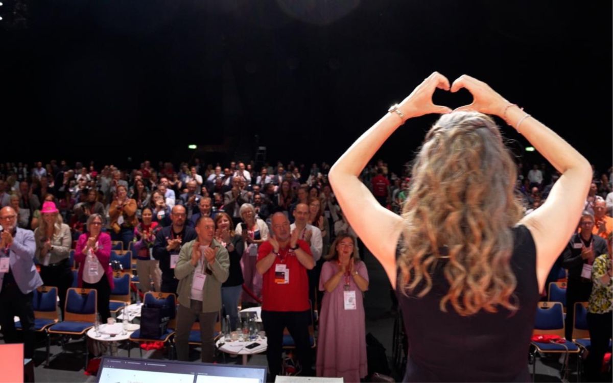 Standing Ovation bei der BNI DAKON (© Daniel Gehring)