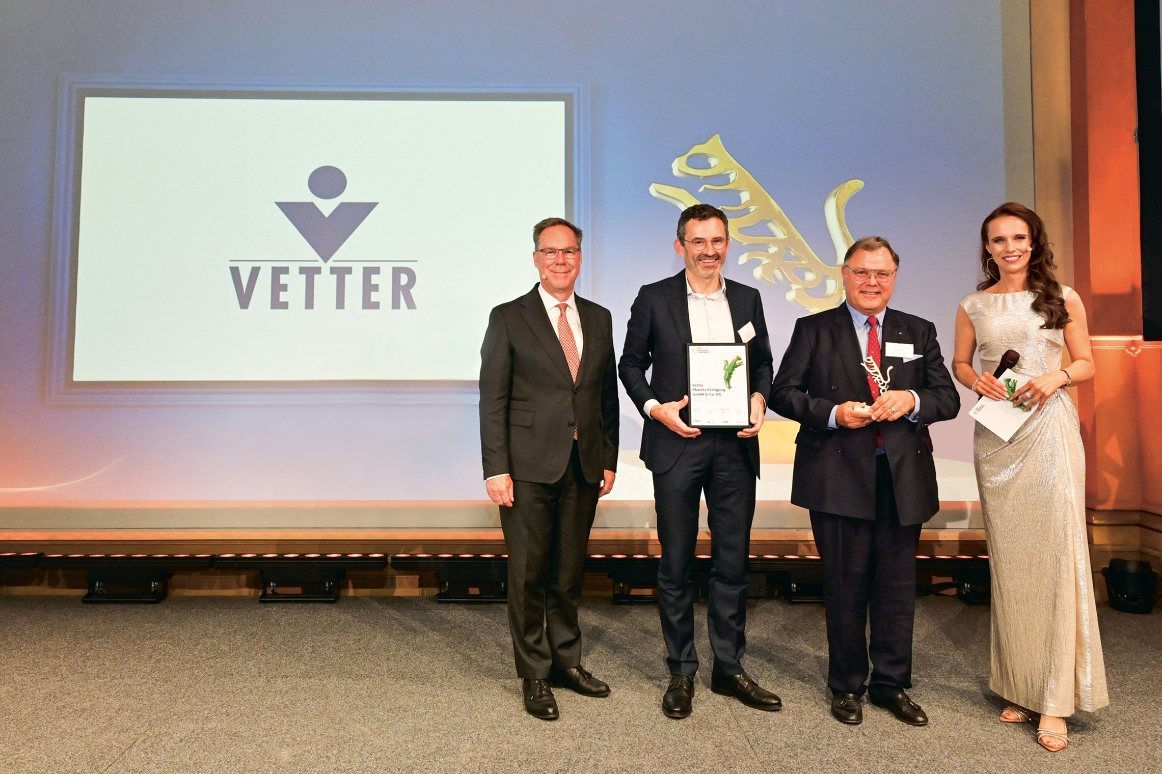 Feierliche Awardübergabe in Frankfurt am Main. (Die Bildrechte liegen bei dem Verfasser der Mitteilung.) Feierliche Awardübergabe in Frankfurt am Main. (Die Bildrechte liegen bei dem Verfasser der Mitteilung.)