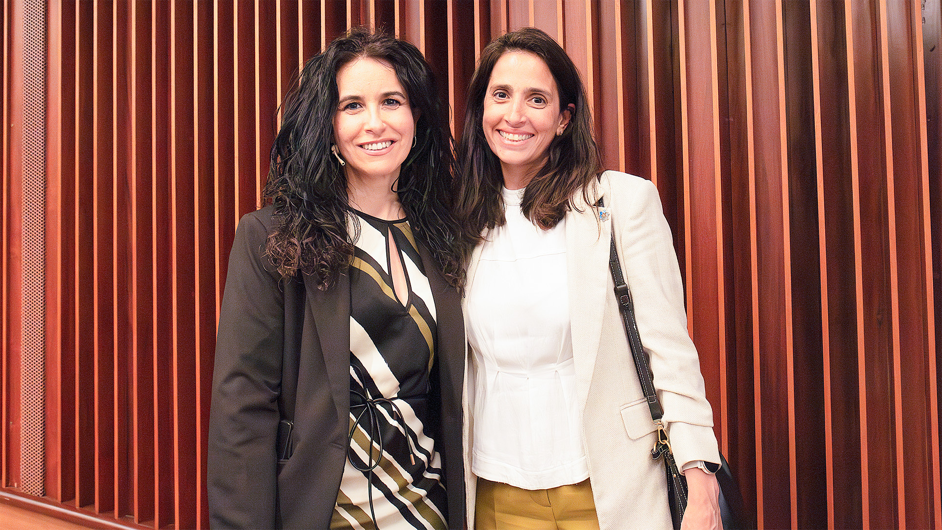 Sonia Cervera Delgado, Business Development Manager SIHOT und Milena Galindo SVP Strategy & Partnerships Dingus. Sonia Cervera Delgado, Business Development Manager SIHOT und Milena Galindo SVP Strategy & Partnerships Dingus.