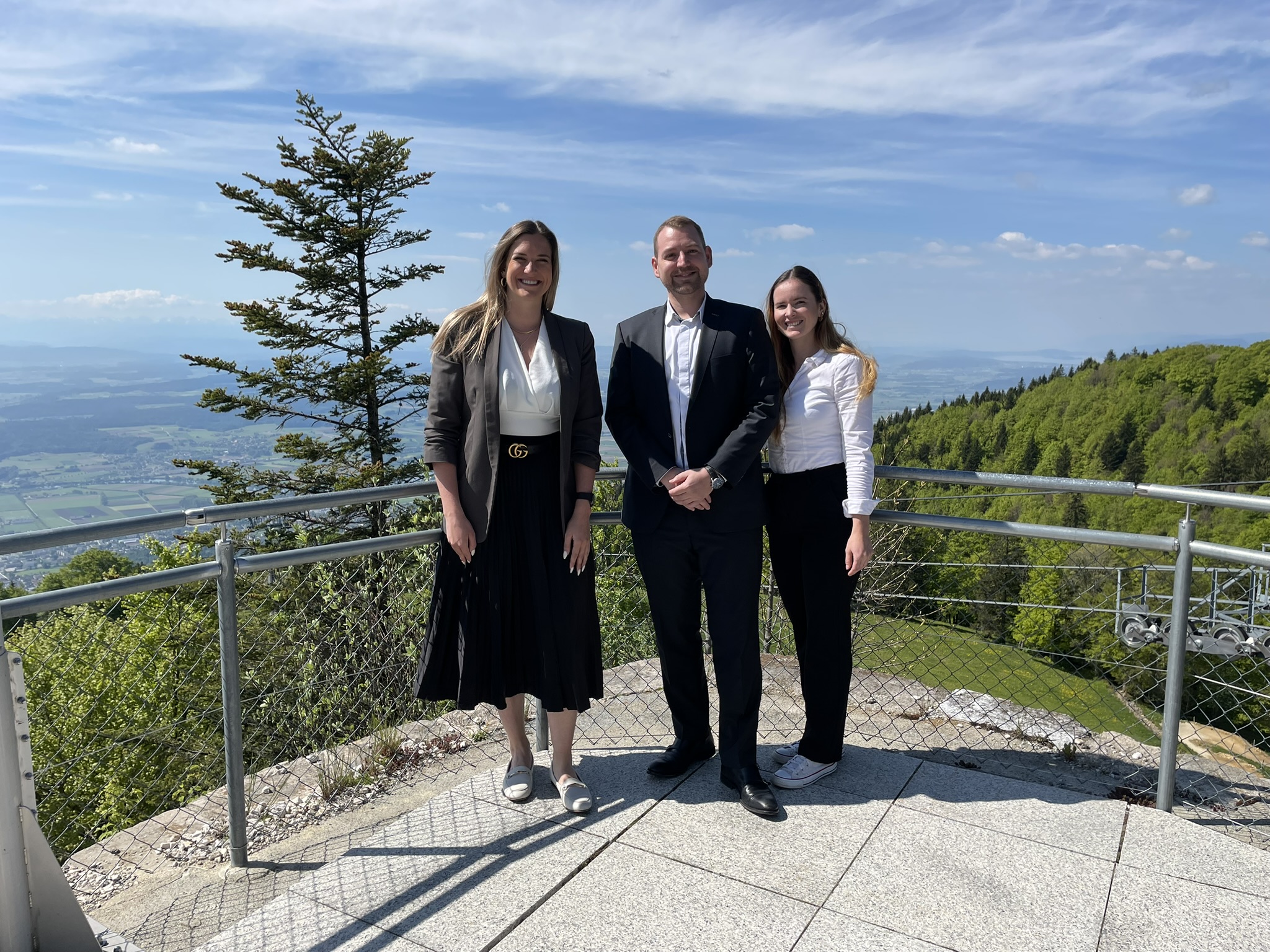 Joy Fischer (Direktorin SHC), Raphael Hobi (Direktor Hotel Weissenstein), Rabea Gasche (Vizedirektorin Hotel Weissenstein). Joy Fischer (Direktorin SHC), Raphael Hobi (Direktor Hotel Weissenstein), Rabea Gasche (Vizedirektorin Hotel Weissenstein).