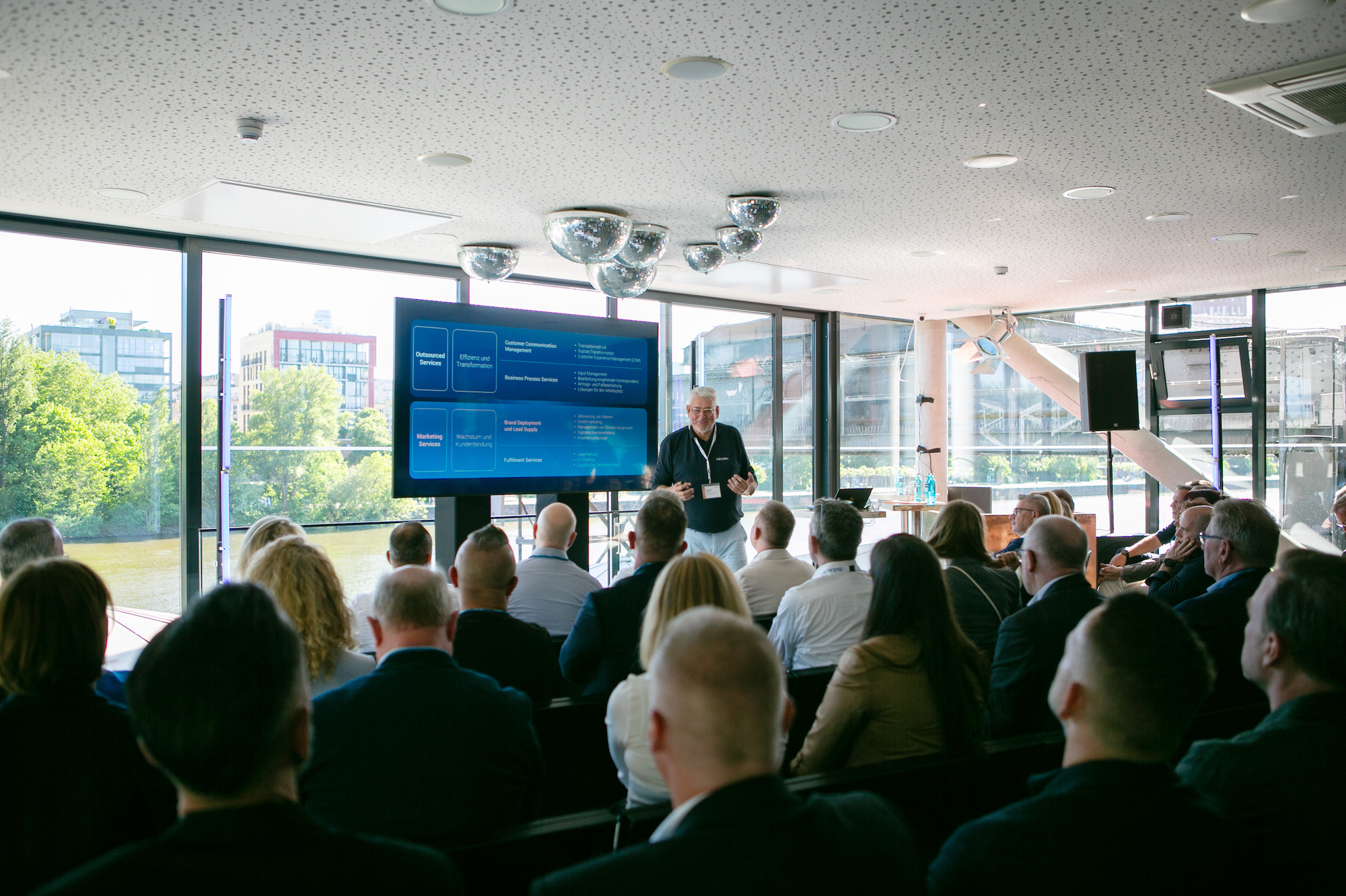 Paragon-CSO Alexander Schäfer berichtete am CustomerCommunicationsDay Neues aus dem Unternehmen. (Die Bildrechte liegen bei dem Verfasser der Mitteilung.) Paragon-CSO Alexander Schäfer berichtete am CustomerCommunicationsDay Neues aus dem Unternehmen. (Die Bildrechte liegen bei dem Verfasser der Mitteilung.)