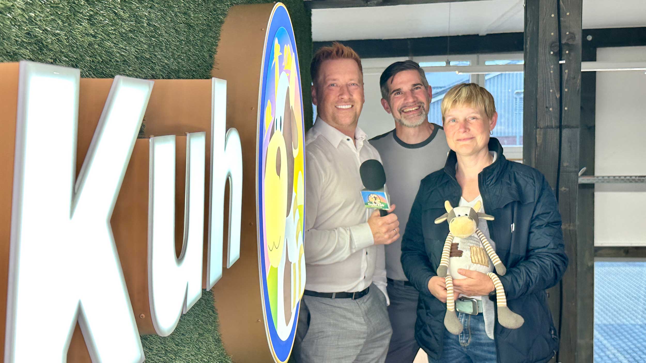 Trude Kuh Logo: MS Werbe-& Objektdesign Martina Steenken& Mario Seco Müller für Kay Zimmer (v.r.) (Die Bildrechte liegen bei dem Verfasser der Mitteilung.) Trude Kuh Logo: MS Werbe-& Objektdesign Martina Steenken& Mario Seco Müller für Kay Zimmer (v.r.) (Die Bildrechte liegen bei dem Verfasser der Mitteilung.)