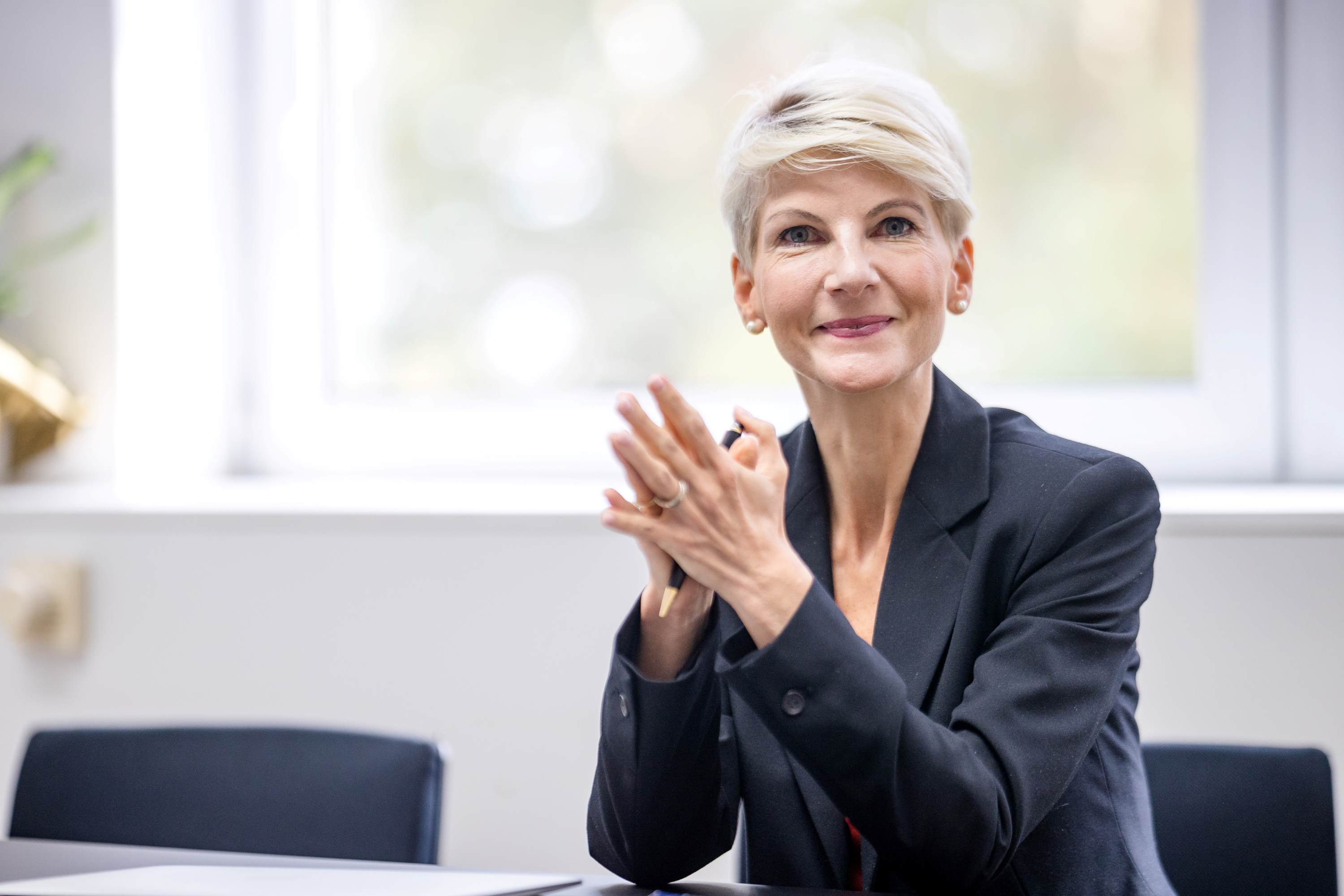 Entscheidungs-Expertin Dr. Johanna Dahmüber: Die Realität der Unternehmensberatung: Zwischen Mythos (Bildquelle: Pfau) Entscheidungs-Expertin Dr. Johanna Dahmüber: Die Realität der Unternehmensberatung: Zwischen Mythos (Bildquelle: Pfau)