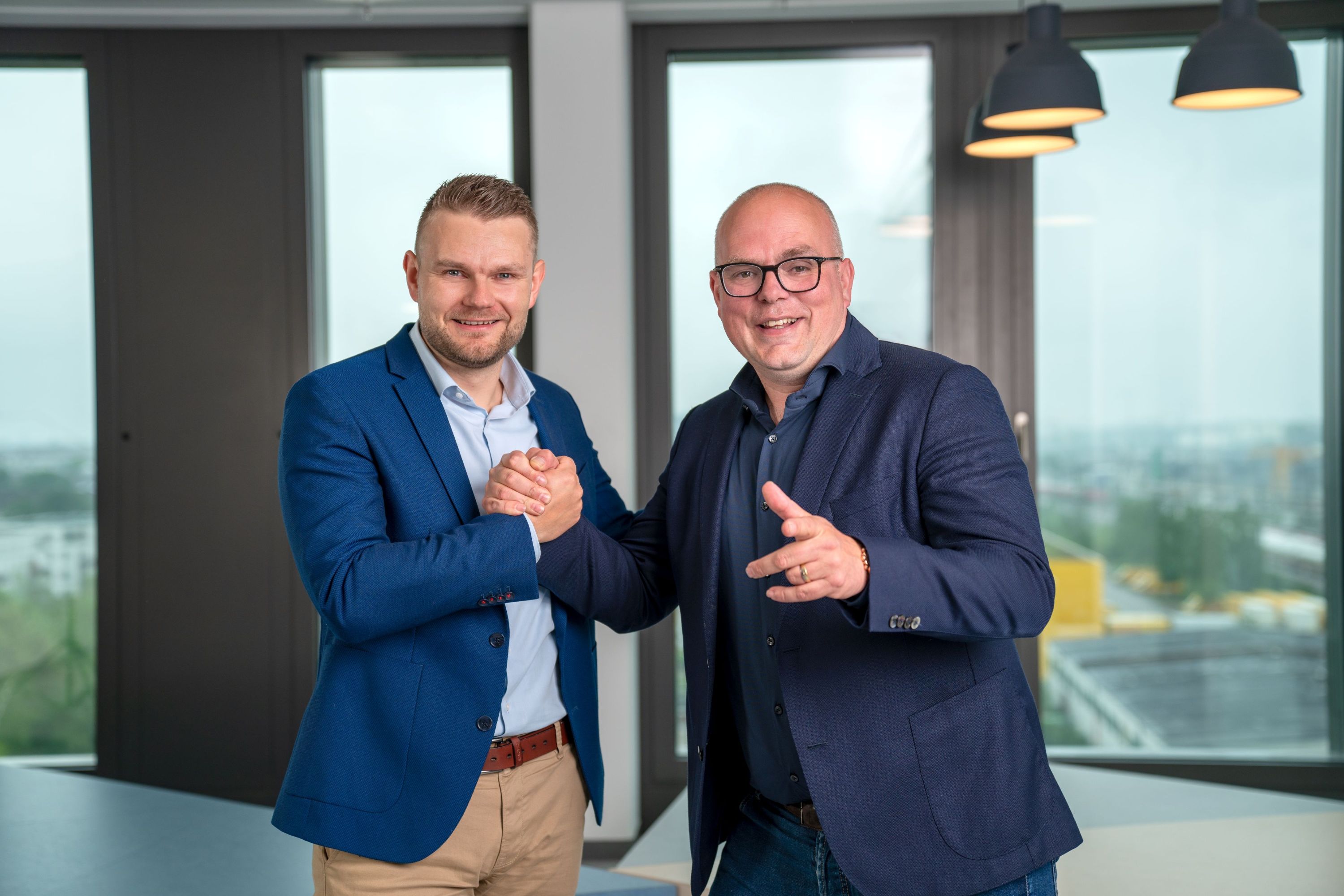 Philipp Riedel, CEO YER Deutschland (links) und Johan Overgaauw, CEO YER Group (rechts) (Die Bildrechte liegen bei dem Verfasser der Mitteilung.)