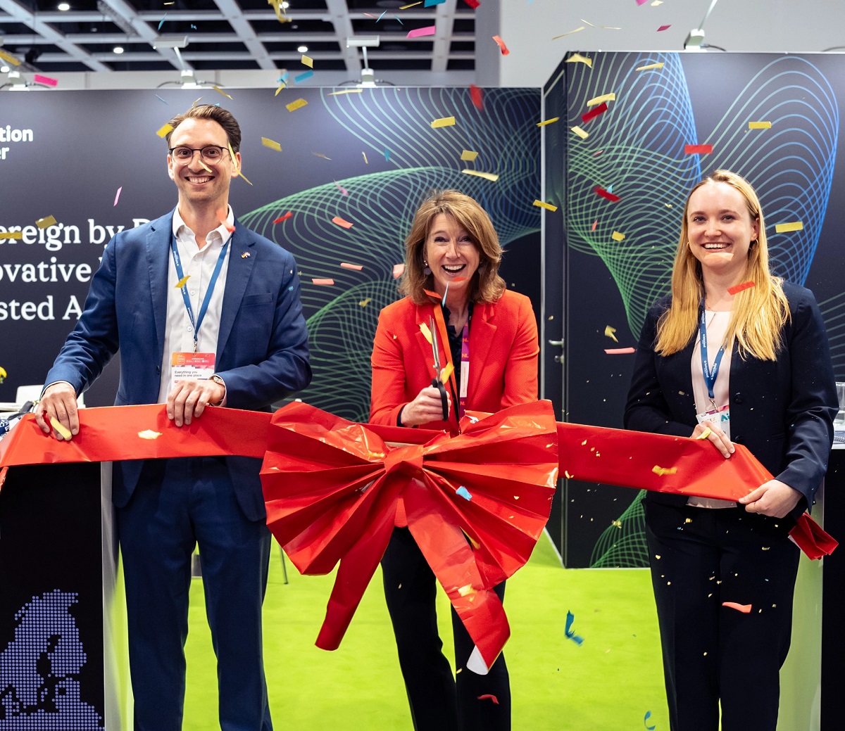 Vorstellung der neuen Business Suite„LC-One“auf der GITEX in Berlin (Die Bildrechte liegen bei dem Verfasser der Mitteilung.) Vorstellung der neuen Business Suite„LC-One“auf der GITEX in Berlin (Die Bildrechte liegen bei dem Verfasser der Mitteilung.)