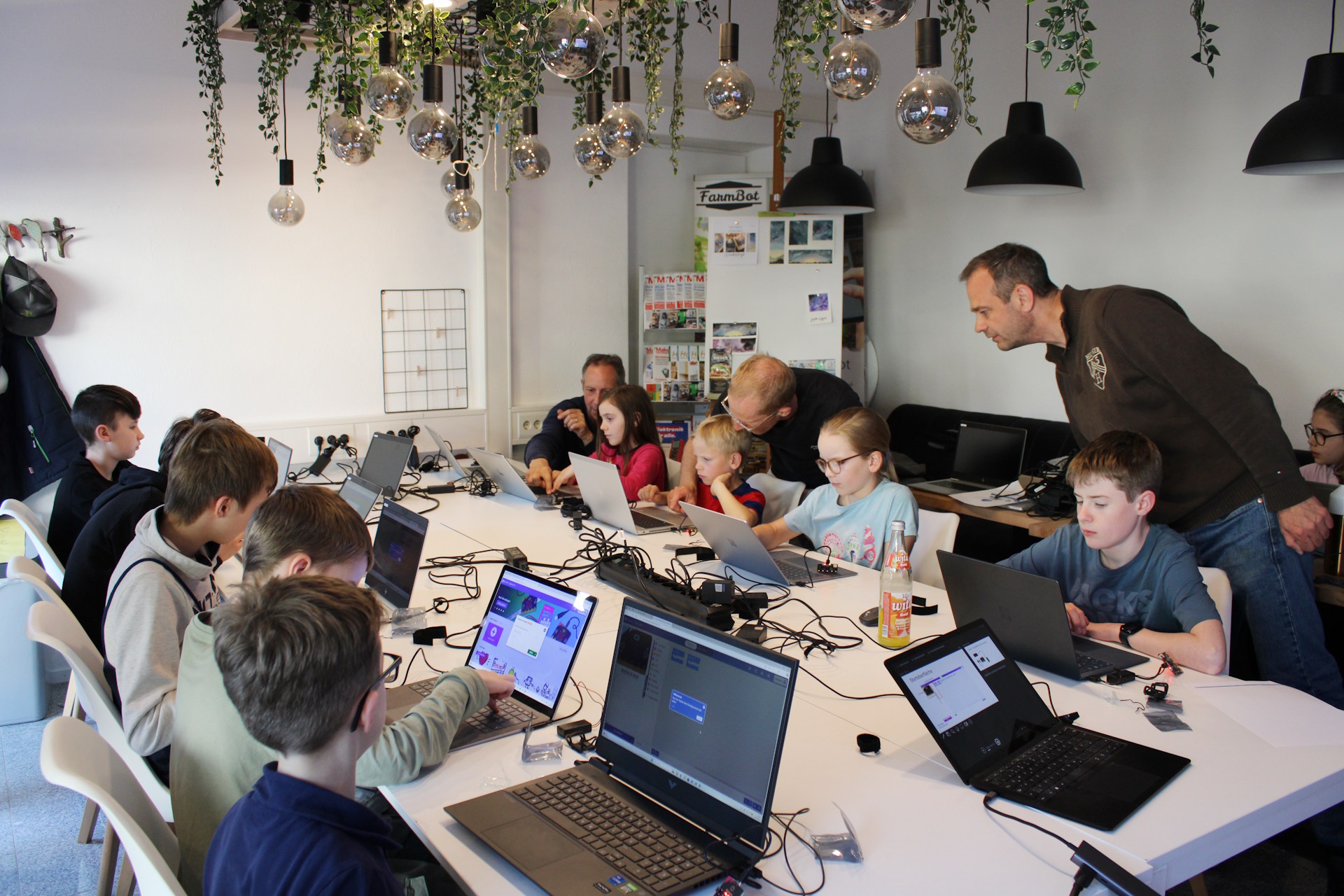 Beim„Coding Tuesday“lernen Kinder spielerisch das Programmieren. (Die Bildrechte liegen bei dem Verfasser der Mitteilung.)