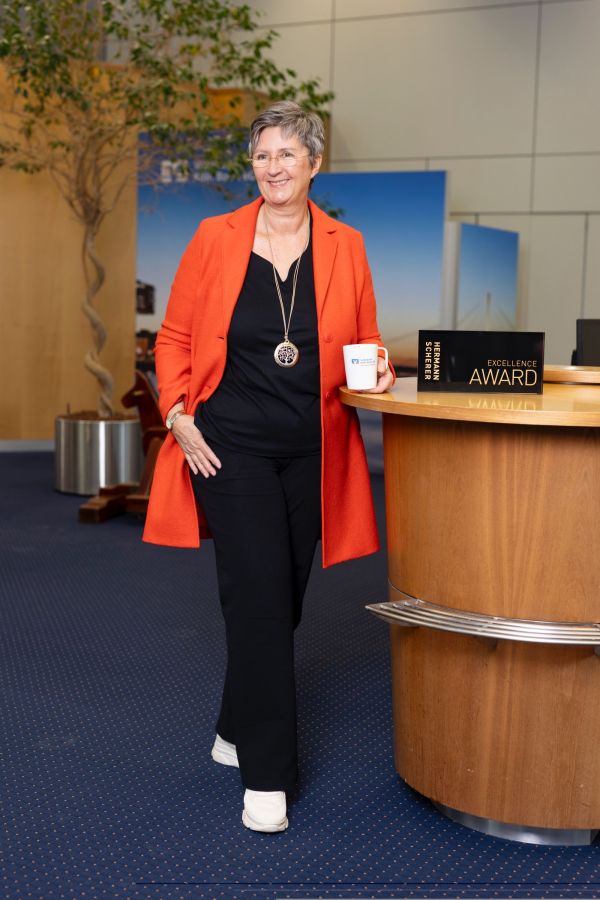Monika Bröhl-Croci mit Speaker Slam Award (© Detlef Szillat) Monika Bröhl-Croci mit Speaker Slam Award (© Detlef Szillat)