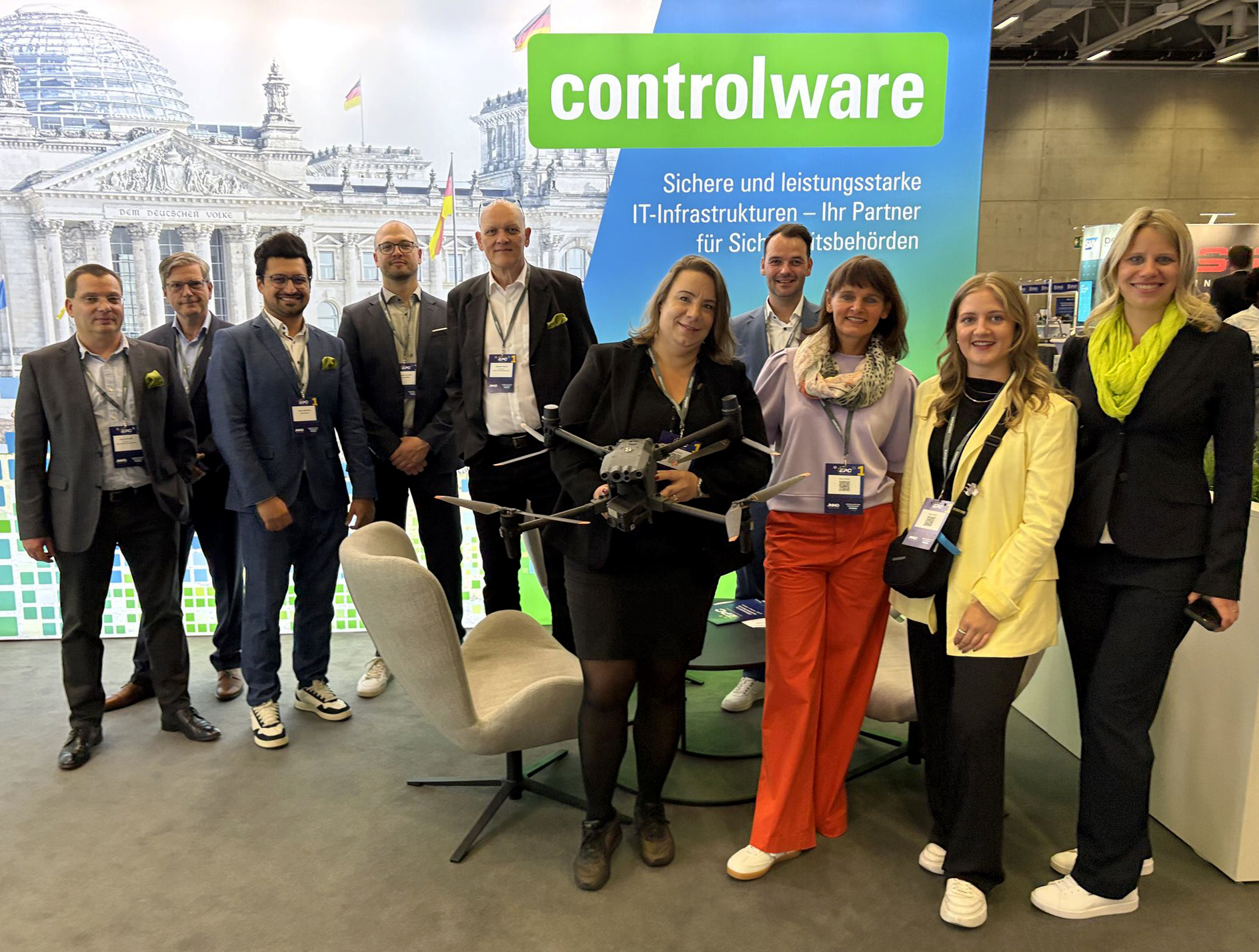 Die Controlware BU‚Public Sector‘informierteüber IT-Lösungen für die innere Sicherheit. (Die Bildrechte liegen bei dem Verfasser der Mitteilung.) Die Controlware BU‚Public Sector‘informierteüber IT-Lösungen für die innere Sicherheit. (Die Bildrechte liegen bei dem Verfasser der Mitteilung.)