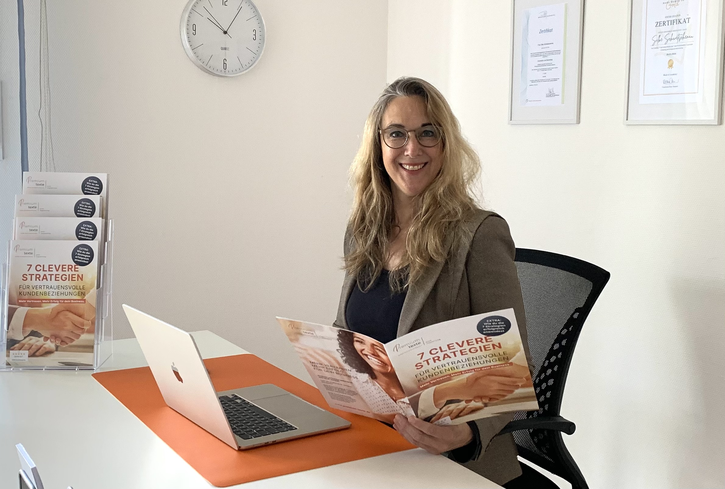 Deine EXPERTENBROSCHÜRE: Effizientes Marketing-Tool und Unterstützung für den Vertrieb Deine EXPERTENBROSCHÜRE: Effizientes Marketing-Tool und Unterstützung für den Vertrieb