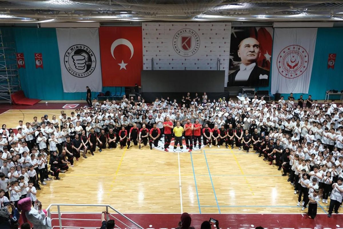 Teilnehmerinnen und Teilnehmer des Großmeister-Lehrgangs beim SiTA-Fest in Konya (© TA WingTsun Hamburg)