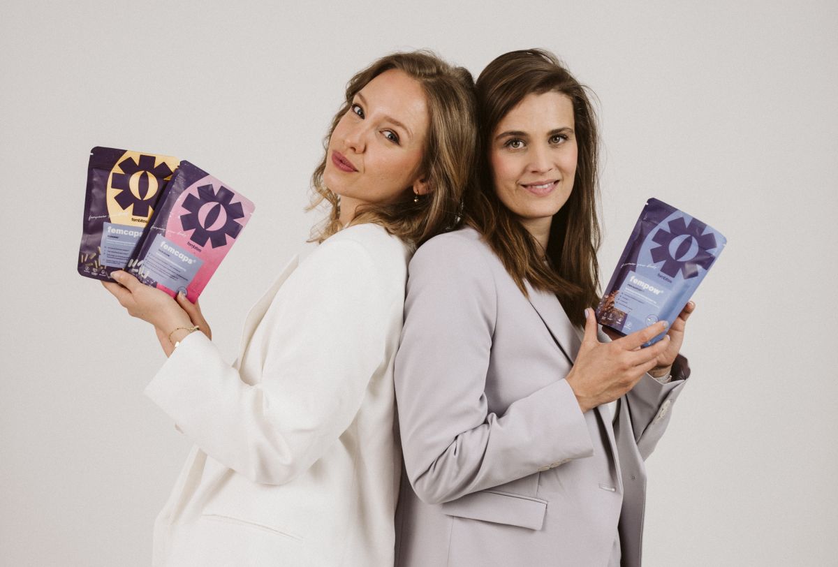 Angelica und Jana entwickeln mit ihrem Startup fembites Nahrungsergänzungsmittel für Frauen (© Noel Laas)