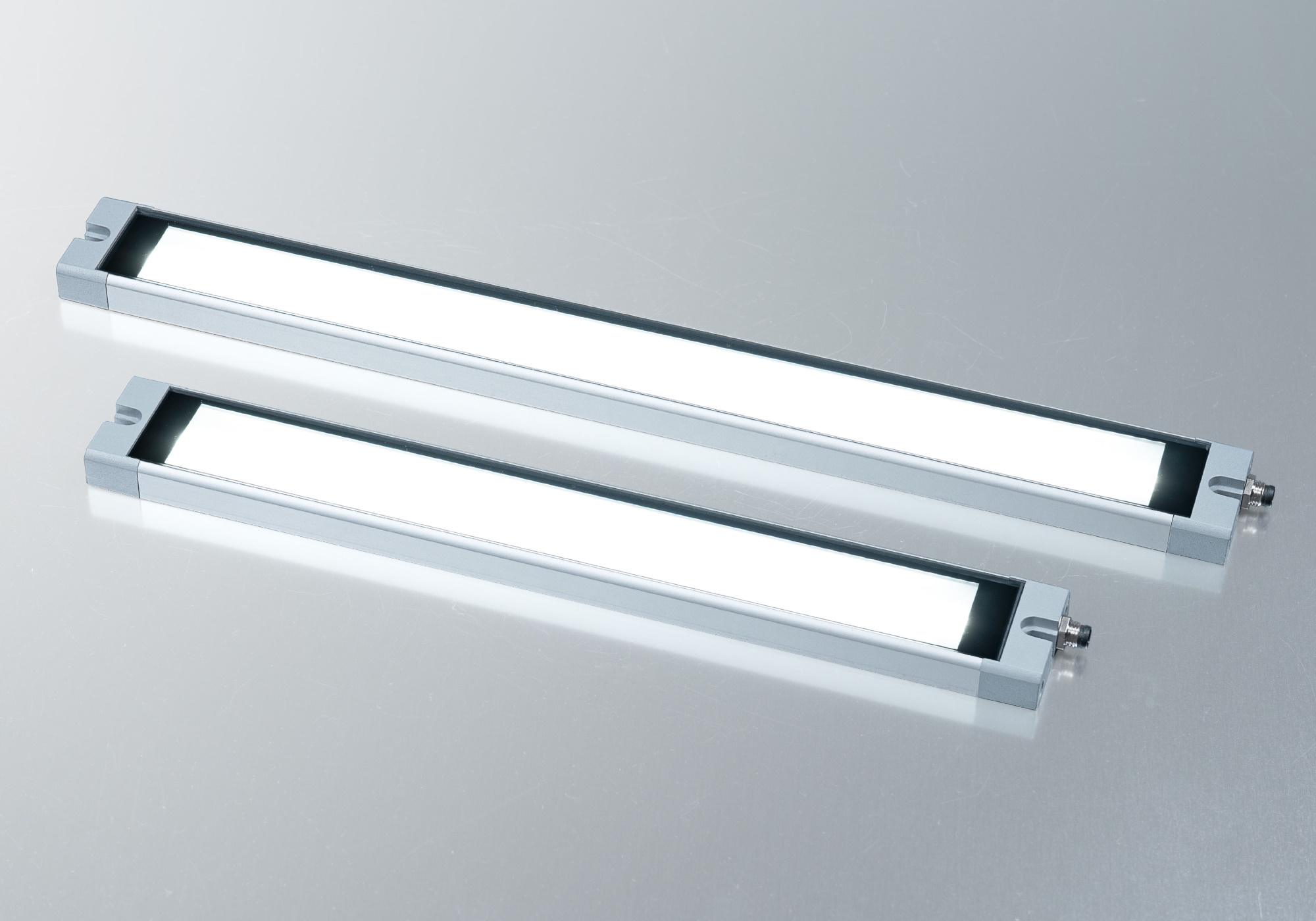 Die LED-Maschinenleuchte VARILED II bietet leistungsstarkes Licht für beengte Arbeitsräume.