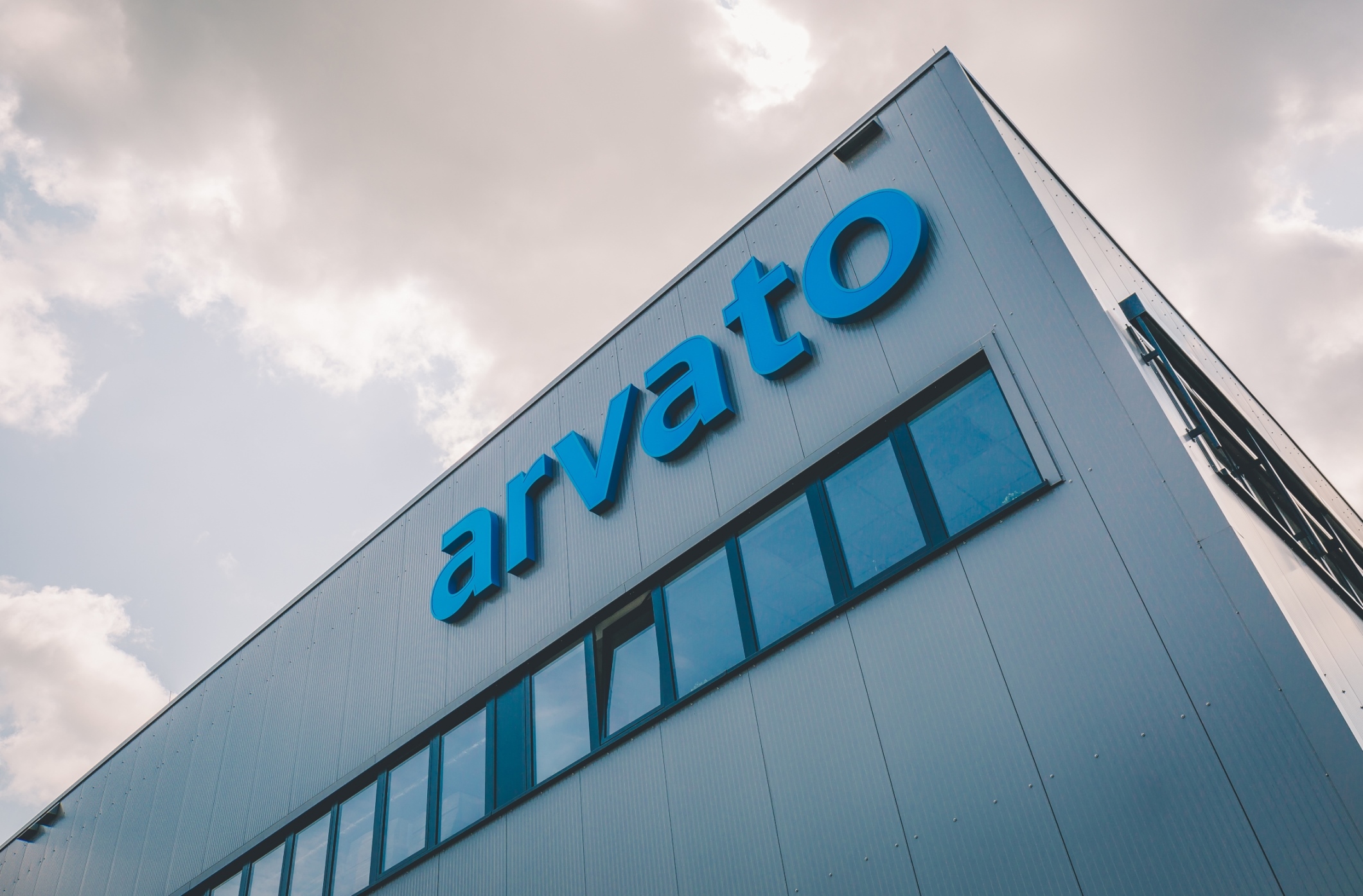 Arvato baut die Partnerschaft mit dem globalen Biotech-Unternehmen argenx aus. (Bildquelle: Arvato)