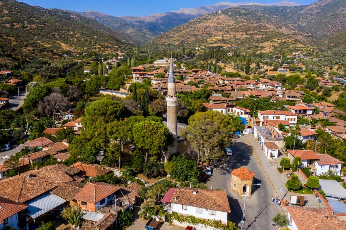 ?zmir Birgi Village View (© GoTürkiye) ?zmir Birgi Village View (© GoTürkiye)