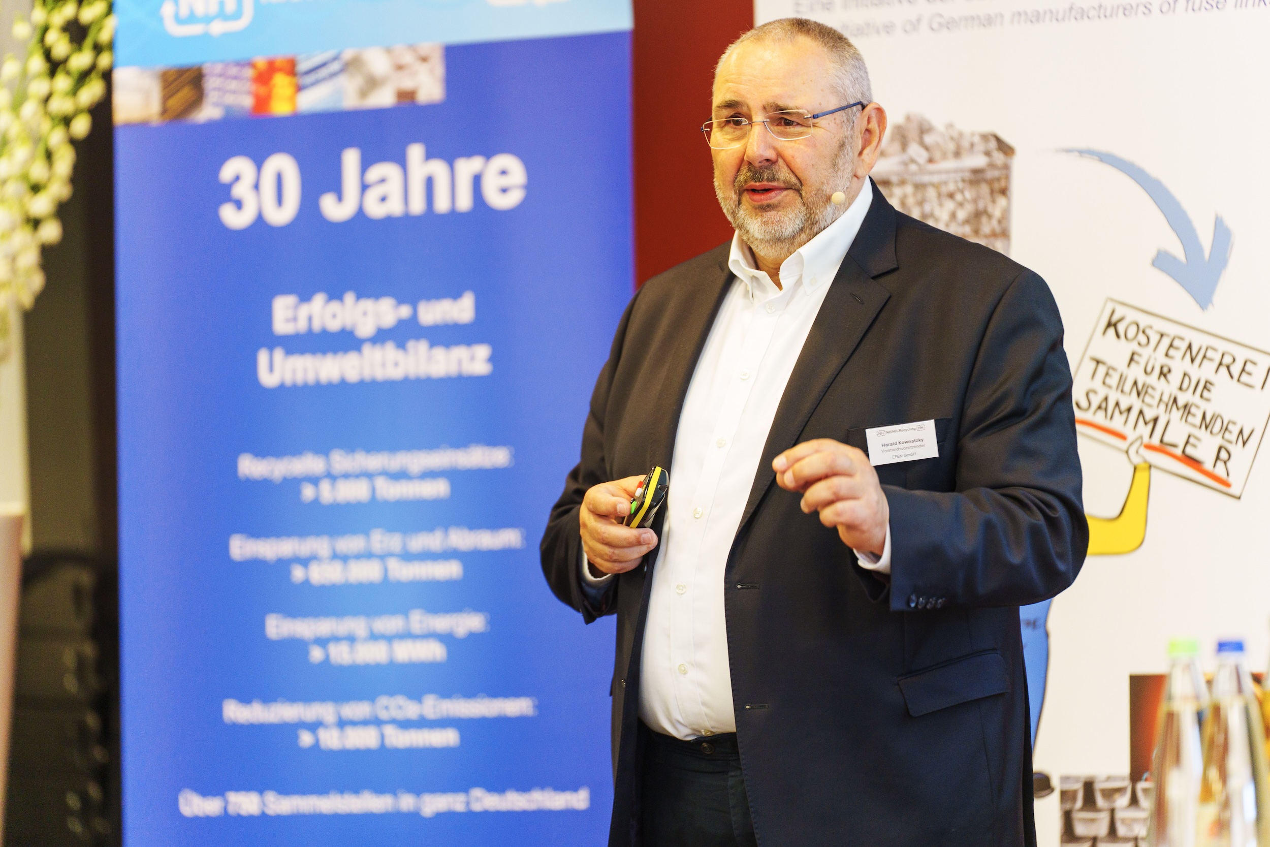 Harald Kownatzky begrüßt begrüßt die Teilnehmer des Sicherungstags zum 30-jährigen Jubiläum