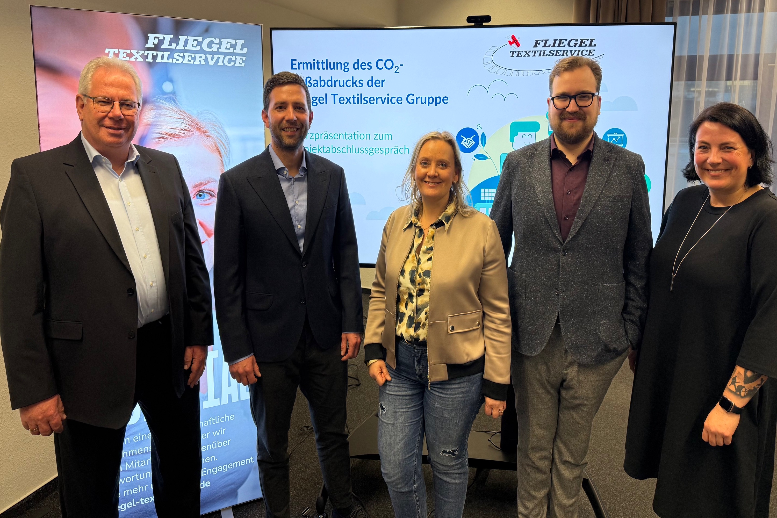Carsten Schlegel, Timo Hesse, Prof. Dr. Sandra Rochnowski, Jonathan Specht und Ragna Werler. Carsten Schlegel, Timo Hesse, Prof. Dr. Sandra Rochnowski, Jonathan Specht und Ragna Werler.
