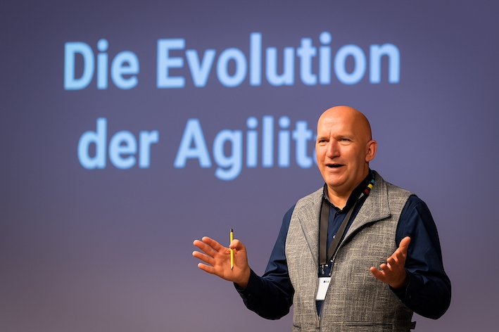Vortrag von Andreas Becker - Evolution der Agilität (Die Bildrechte liegen bei dem Verfasser der Mitteilung.) Vortrag von Andreas Becker - Evolution der Agilität (Die Bildrechte liegen bei dem Verfasser der Mitteilung.)