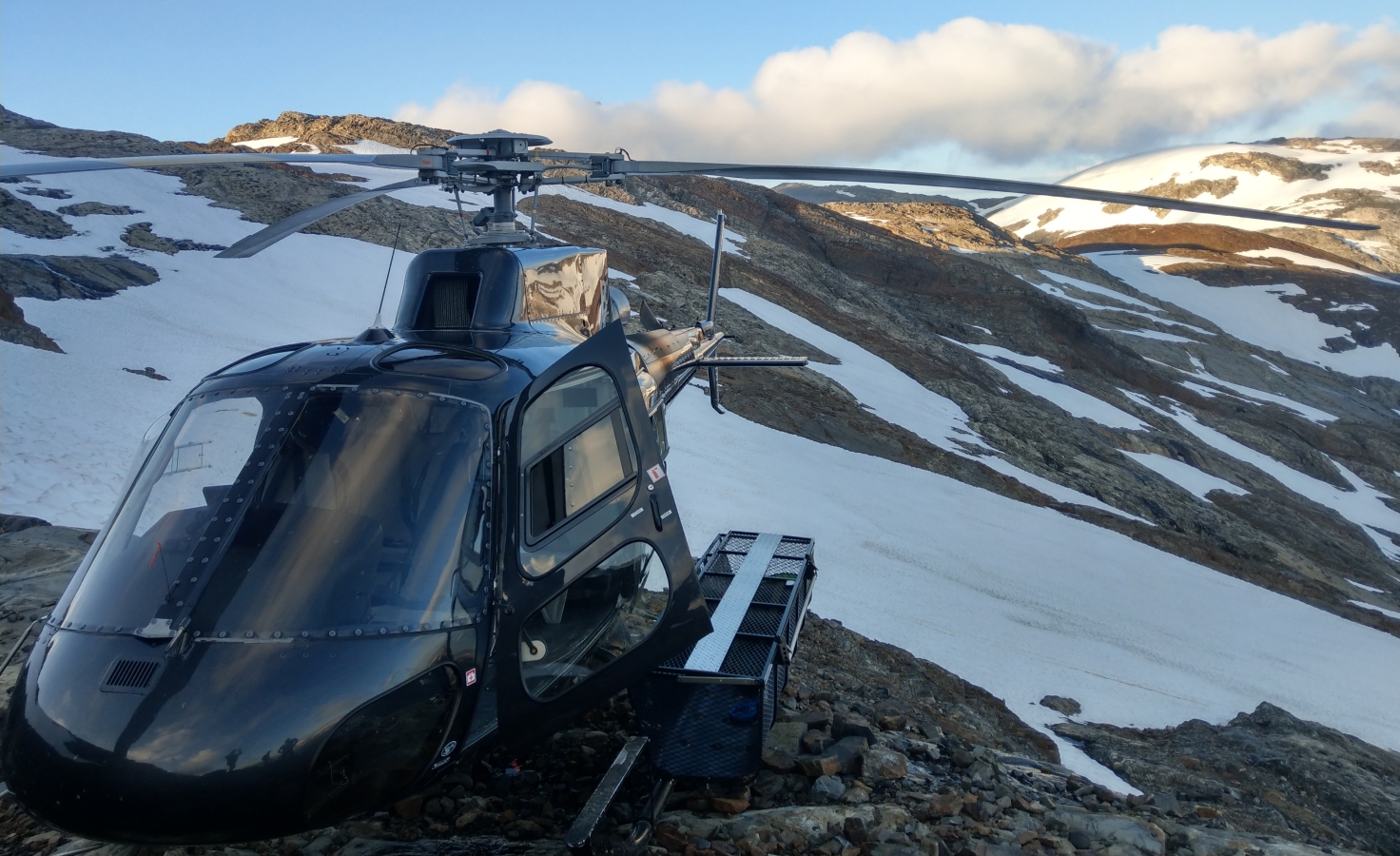 Helikopter auf dem Golddigger-Projekt; Quelle: Goliath Resources Helikopter auf dem Golddigger-Projekt; Quelle: Goliath Resources