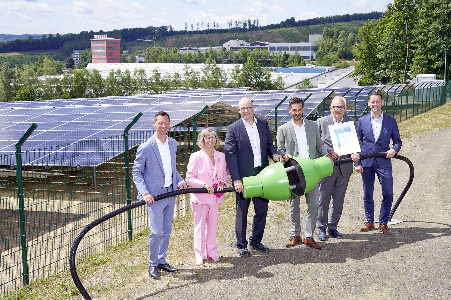 Einweihung der Photovoltaik Anlage der SCHÄFER WERKE Gruppe auf dem Pfannenberg in Neunkirchen. (Die Bildrechte liegen bei dem Verfasser der Mitteilung.)