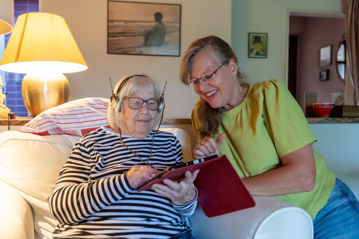 Senioren-Assistenz: individuelle Unterstützung - nah am Menschen, auch digital (© BdSAD/Schwerdtel) Senioren-Assistenz: individuelle Unterstützung - nah am Menschen, auch digital (© BdSAD/Schwerdtel)