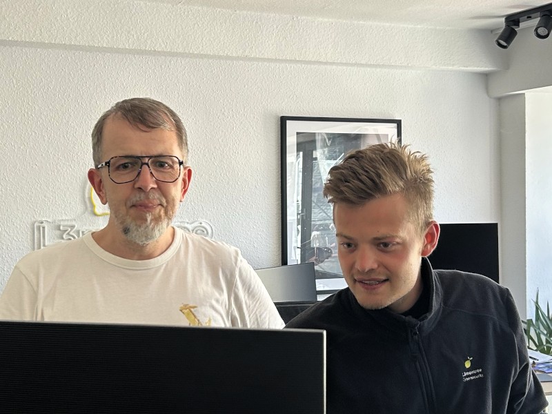 Harald Wagener und Tim Bastin im Gespräch (Die Bildrechte liegen bei dem Verfasser der Mitteilung.) Harald Wagener und Tim Bastin im Gespräch (Die Bildrechte liegen bei dem Verfasser der Mitteilung.)