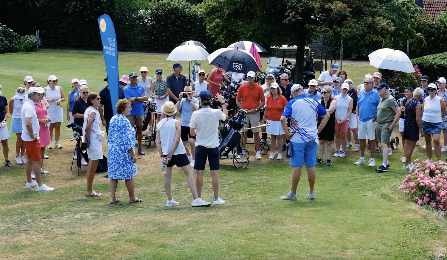Die Organisatorinnen begrüßen Schirmherrin Brigitte Zypries zum 2. Wildwasser Charity Cup. (Die Bildrechte liegen bei dem Verfasser der Mitteilung.)