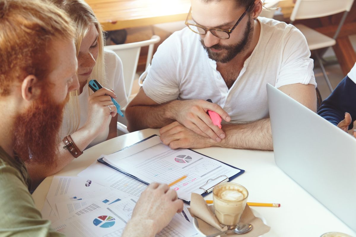 Mit einer genormten Analyse zum persönlichen Finanzscore. (© wayhomestudio - freepik.com)