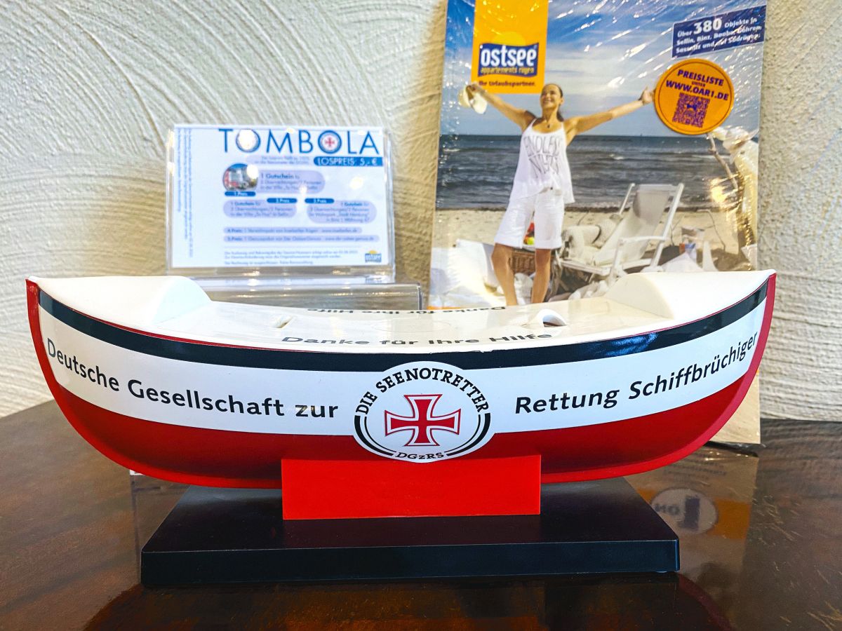 Ostseeappartements Rügen unterstützt die Seenotretter mit einer Tombola (© OAR) Ostseeappartements Rügen unterstützt die Seenotretter mit einer Tombola (© OAR)