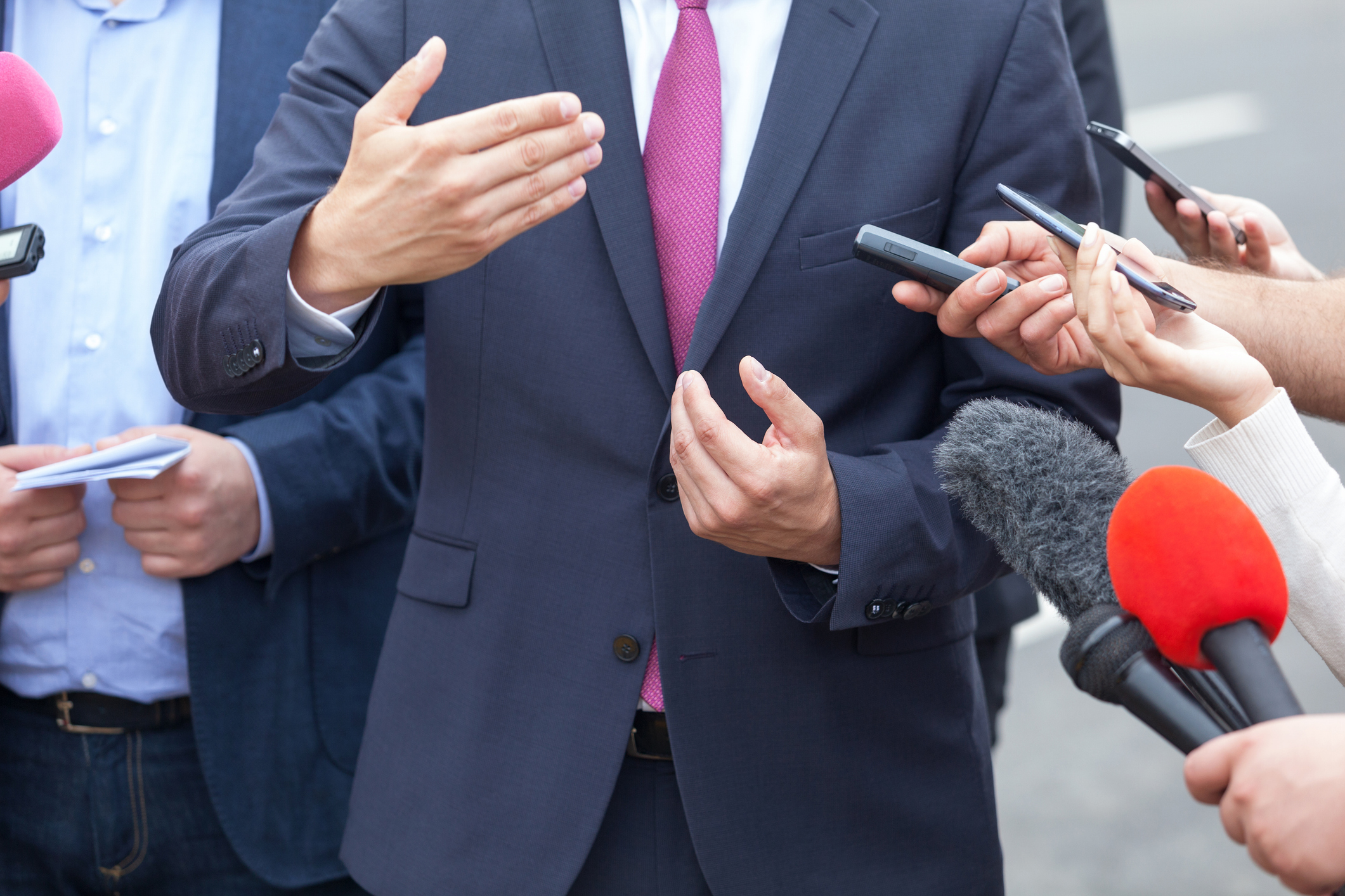 Wer Empathie scheut, bekommt Schlagzeilen statt Vertrauen (Bildquelle: iStock/Mihajlo Maricic)