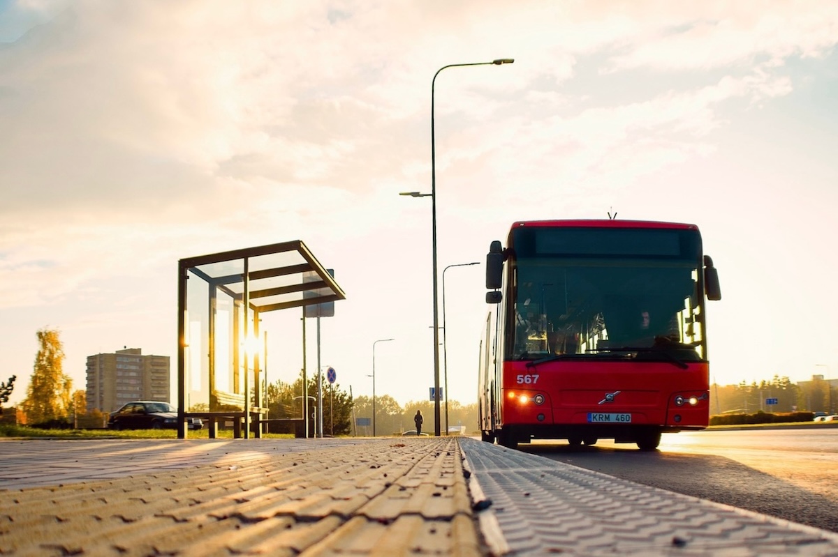 Die Clean Vehicles Directive verpflichtet Kommunen zu einem emissionsarmen Fahrzeugbestand (Bildquelle: Pixabay / bus-6714717_1920) Die Clean Vehicles Directive verpflichtet Kommunen zu einem emissionsarmen Fahrzeugbestand (Bildquelle: Pixabay / bus-6714717_1920)