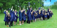 Auf in die Welt: Schüler bei der Abschlussfeier in den USA (Stiftung Völkerverständigung) Auf in die Welt: Schüler bei der Abschlussfeier in den USA (Stiftung Völkerverständigung)