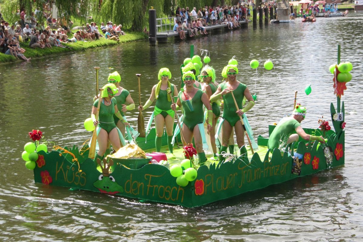 Badewannenralley Teambild Küss den Frosch (© Plau am See) Badewannenralley Teambild Küss den Frosch (© Plau am See)