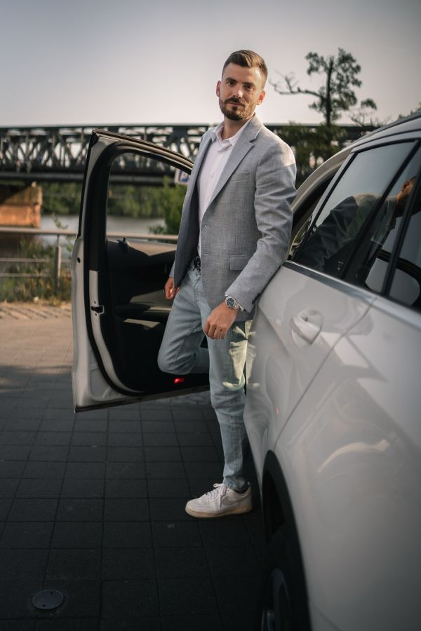 Jakob Kiender, Inhaber der Salevate GmbH, bildet Copywriter für Vertrieb und Marketing aus. (© )