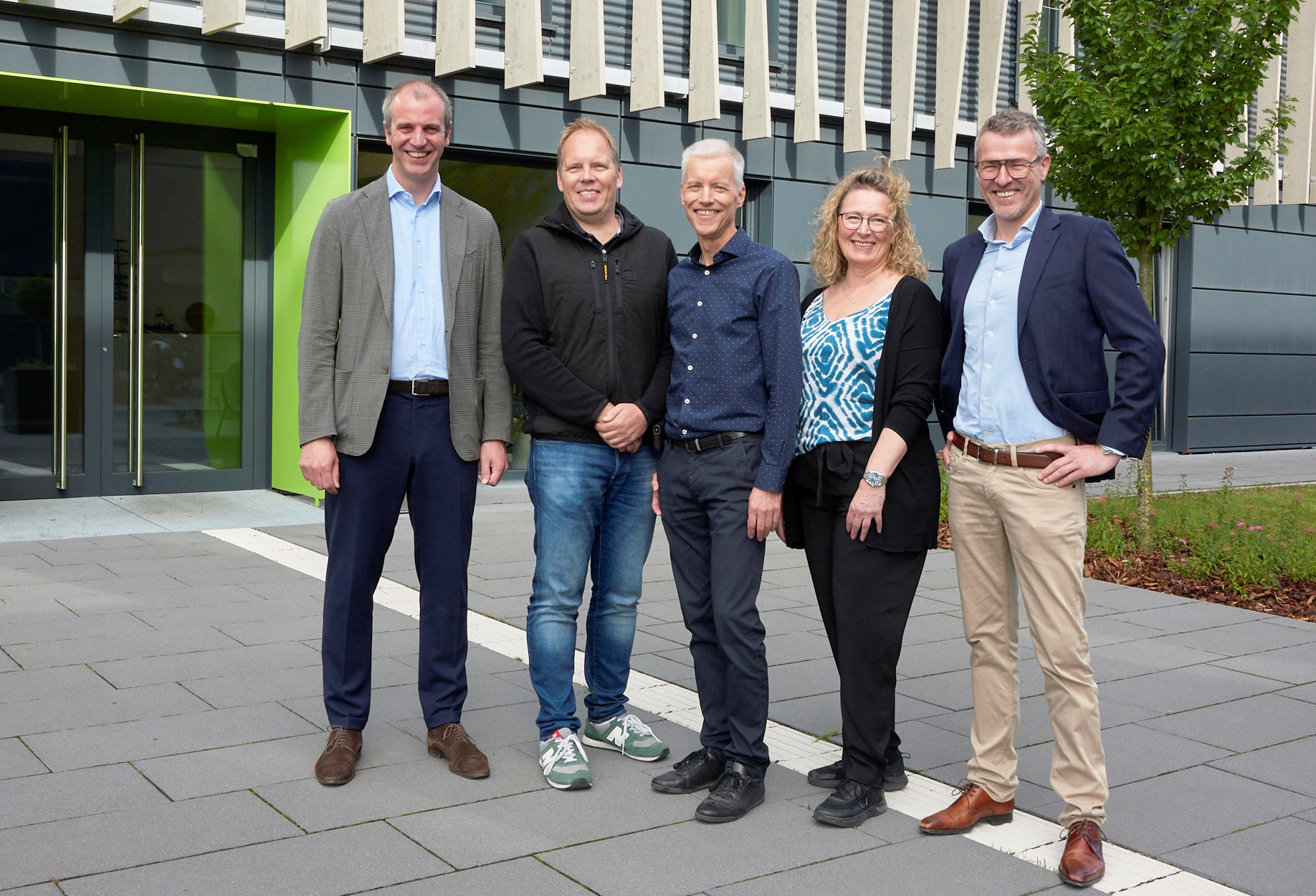 Im Bild: Freuen sich gemeinsam auf die zukünftige Zusammenarbeit: (v. l.) Nils Köster ... (Die Bildrechte liegen bei dem Verfasser der Mitteilung.)