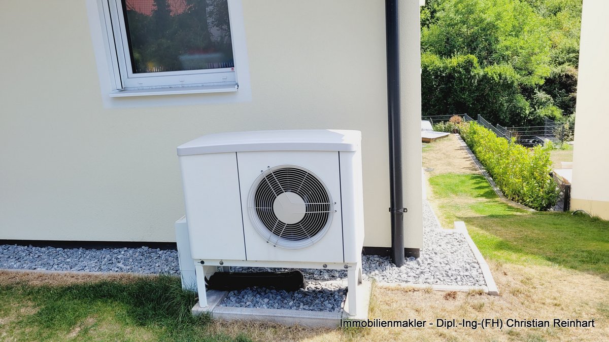 Wärmepumpe am Einfamilienhaus (Die Bildrechte liegen bei dem Verfasser der Mitteilung.) Wärmepumpe am Einfamilienhaus (Die Bildrechte liegen bei dem Verfasser der Mitteilung.)