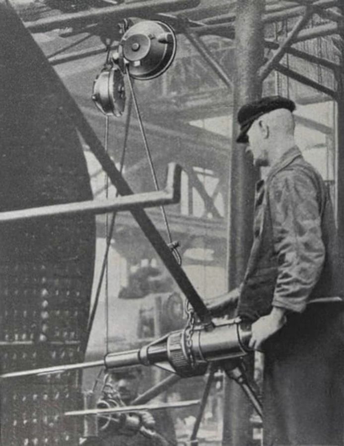 AUTOSTAT-Balancer von HAHN+KOLB erleichtern seit 90 Jahren den ergonomischen Werkzeugeinsatz. (© Hahn+Kolb) AUTOSTAT-Balancer von HAHN+KOLB erleichtern seit 90 Jahren den ergonomischen Werkzeugeinsatz. (© Hahn+Kolb)