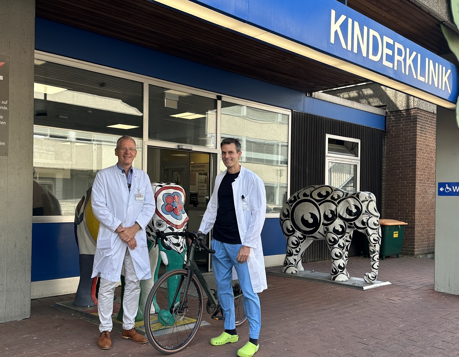 Prof. Dr. Philipp Beerbaum und Dr. Christoph Happel von der Kinderkardiologie der MHH (v.li.) (Bildquelle: @PSD Bank Hannover eG)