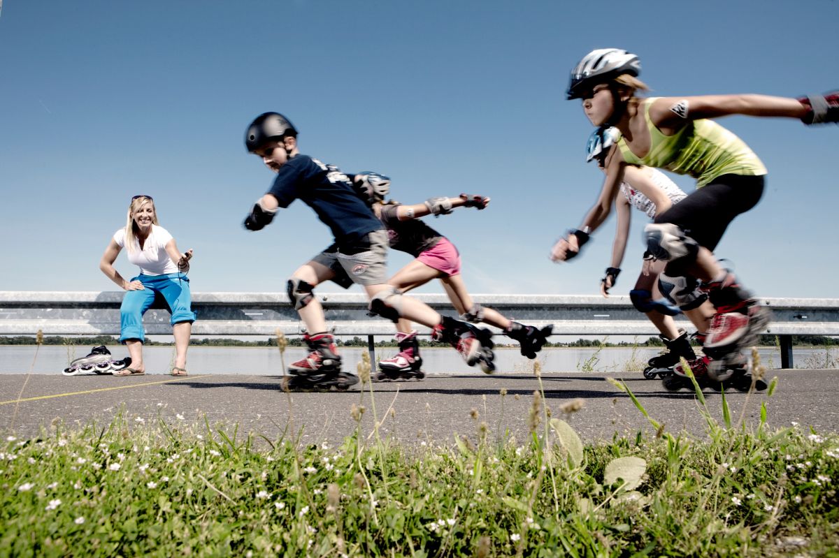Bewegung und Spaß fördert die Koordination bei Kindern. Auf Inline Skates sowieso! (© K2) Bewegung und Spaß fördert die Koordination bei Kindern. Auf Inline Skates sowieso! (© K2)