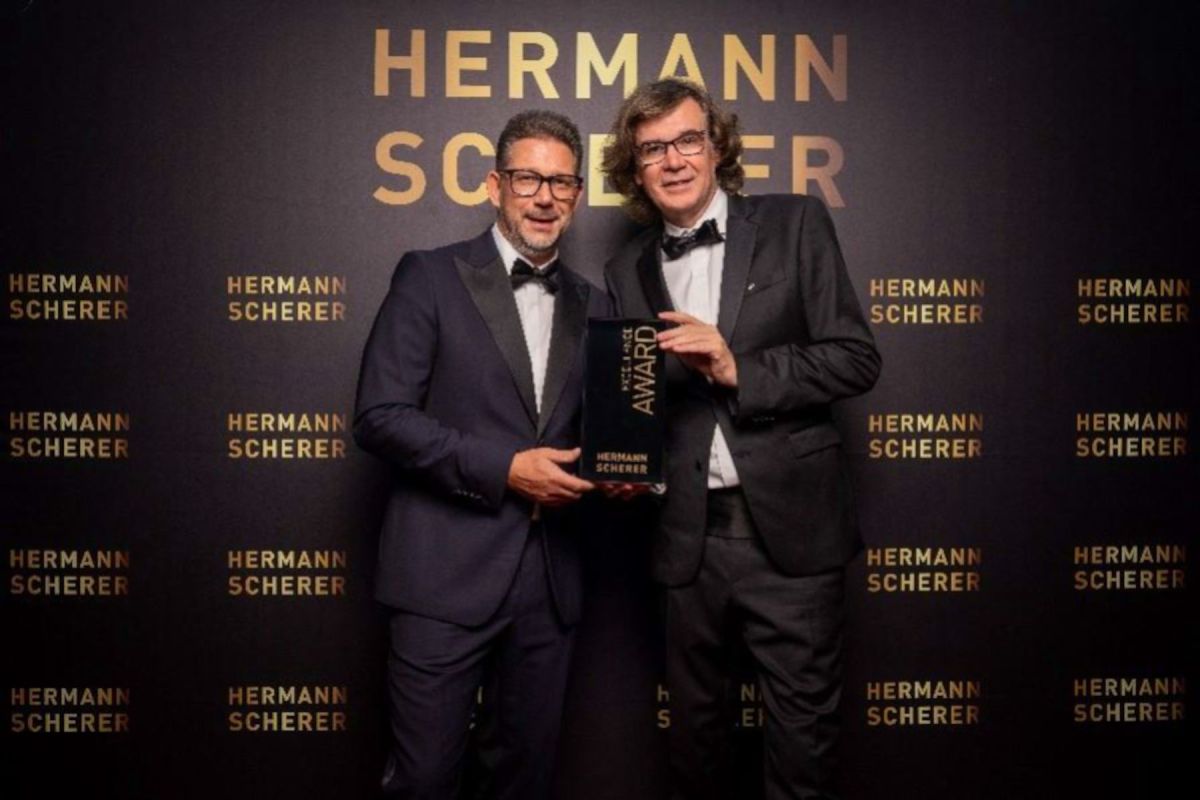 Stefan Lingner (links) gemeinsam mit Hermann Scherer (rechts) beim internationalen Speaker Slam in (© Justin Bockey) Stefan Lingner (links) gemeinsam mit Hermann Scherer (rechts) beim internationalen Speaker Slam in (© Justin Bockey)