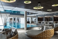 Badelandschaft mit Familien-Hängeliegen (c) Daniela Jakob (Alpenrose - Familux Resort)