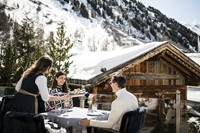 Winterliche Genussmomente auf der Sonnenterrasse (c) Hannes Niederkofler (Hochfirst)