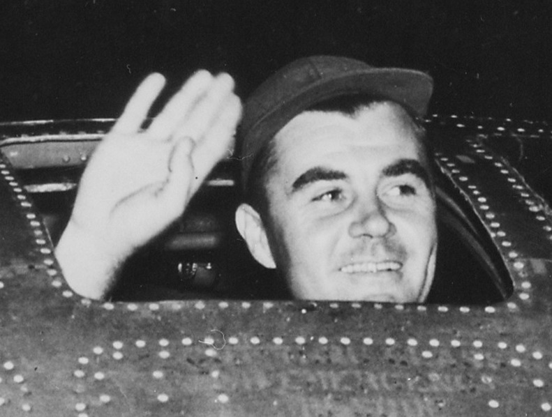 Der Pilot der Enola Gay, Col. Paul W. Tibbets, Jr., war verantwortlich für den totbringenden Abwurf (Bildquelle: NARA-National Archives and Records Administration) Der Pilot der Enola Gay, Col. Paul W. Tibbets, Jr., war verantwortlich für den totbringenden Abwurf (Bildquelle: NARA-National Archives and Records Administration)