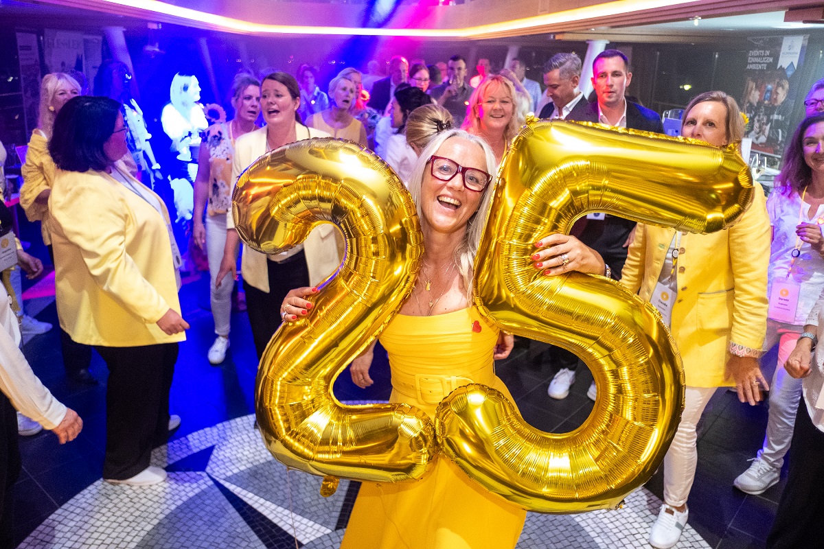 Susanne Illerhaus bei ihrem 25-jährigen Firmenjubiläum (Die Bildrechte liegen bei dem Verfasser der Mitteilung.) Susanne Illerhaus bei ihrem 25-jährigen Firmenjubiläum (Die Bildrechte liegen bei dem Verfasser der Mitteilung.)