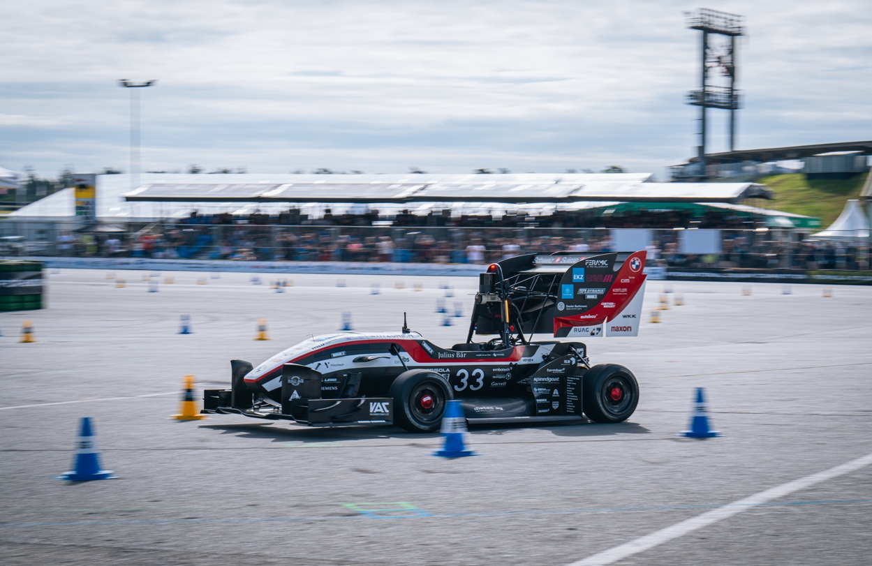 Gesamtsieger und Driverless Cup Gewinner Formula Student Germany 2024: Das Team der ETH Zürich (Die Bildrechte liegen bei dem Verfasser der Mitteilung.) Gesamtsieger und Driverless Cup Gewinner Formula Student Germany 2024: Das Team der ETH Zürich (Die Bildrechte liegen bei dem Verfasser der Mitteilung.)