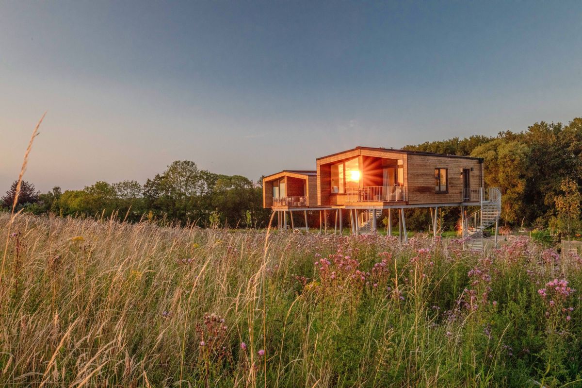 Ostsee Baumhaushotel Schleswig-Holstein (© C. Reinhard / werbephoto.de) Ostsee Baumhaushotel Schleswig-Holstein (© C. Reinhard / werbephoto.de)