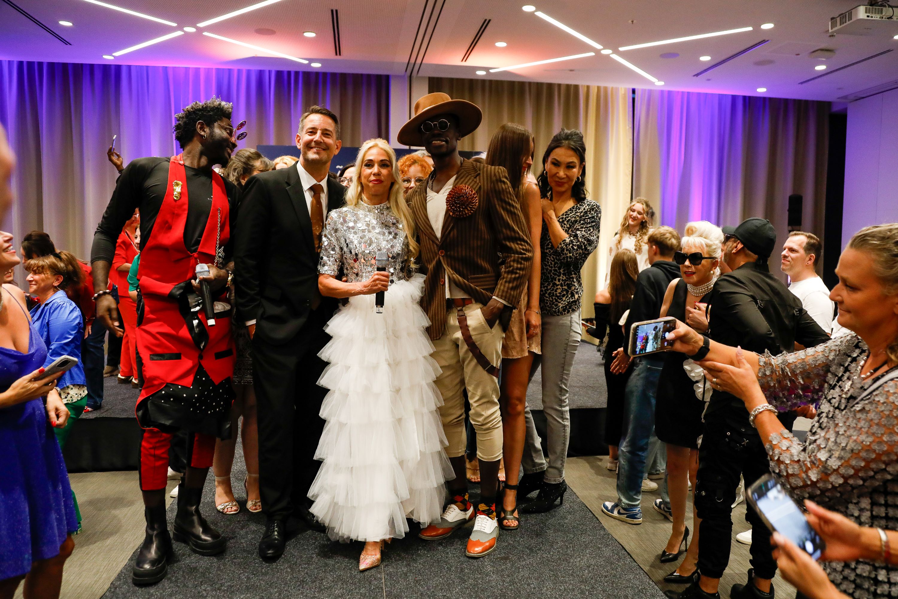 Melia Frankfurt City: Didi Veron, Bastian Becker, Vicente Berlin / Elora Fashion Show (von links) (Bildquelle: Jane Uhlig PR / Marika Sturm) Melia Frankfurt City: Didi Veron, Bastian Becker, Vicente Berlin / Elora Fashion Show (von links) (Bildquelle: Jane Uhlig PR / Marika Sturm)