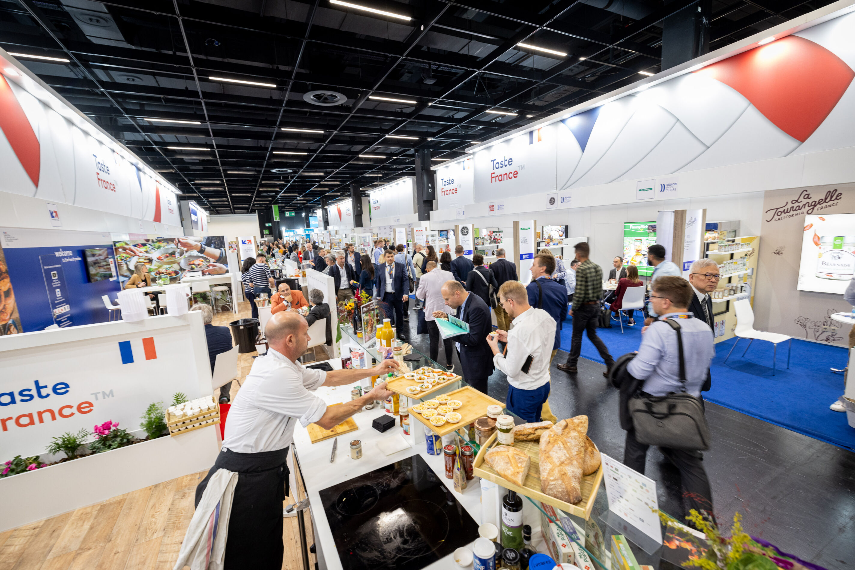 Bildunterschrift: In aller Munde: ‘Taste France’ auf der Anuga 2025 (Bildrechte: Business France/Cla Bildunterschrift: In aller Munde: ‘Taste France’ auf der Anuga 2025 (Bildrechte: Business France/Cla